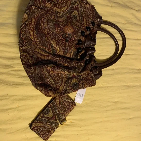 NWT beaded tapestry shoulder bag and matching wallet set - Picture 1 of 9